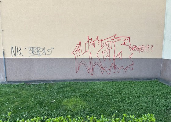 Odstranění graffiti z fasády