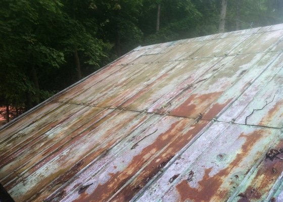 Nátěr plechové střechy (čištění, oprava)