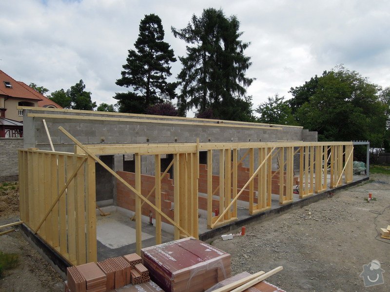 Dodávka a montáž dřevěné konstrukce a krovu rodinného domu : 1