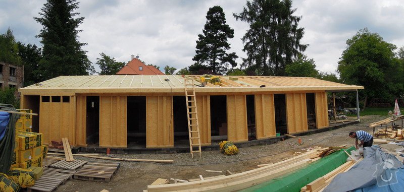 Dodávka a montáž dřevěné konstrukce a krovu rodinného domu : 19