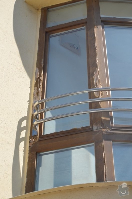 Malířské práce - ošetření dřevěných oken a dveří na administrativní budově Vyškov: DSC_8411