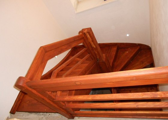 Oprava dřevěného schodiště