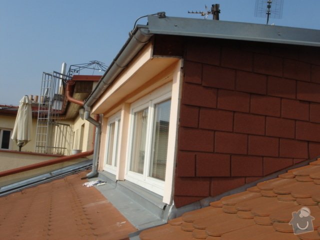 Opravu střechy činž.domu proti zatékání: 1