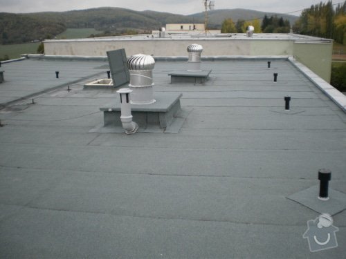 Hydroizolace střechy, oprava chodníku, fasády: 20111020_04