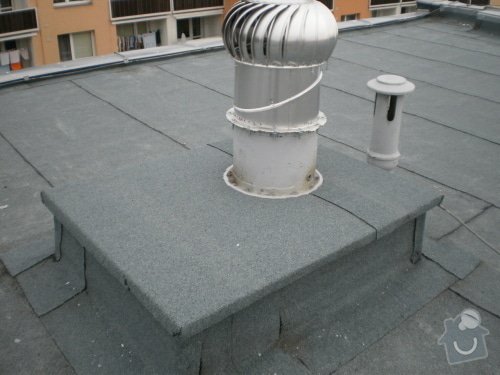 Hydroizolace střechy, oprava chodníku, fasády: 20111019_13