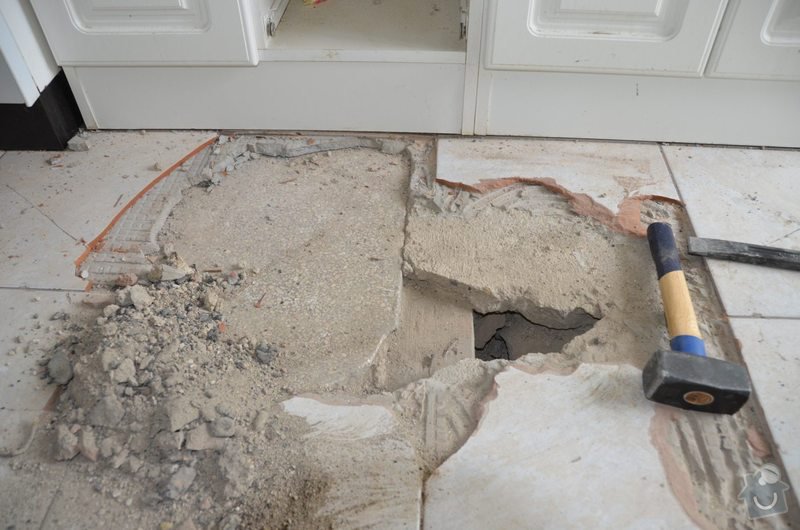 Vybourání betonové podlahové desky 4cm na zásypu : DSC_0613