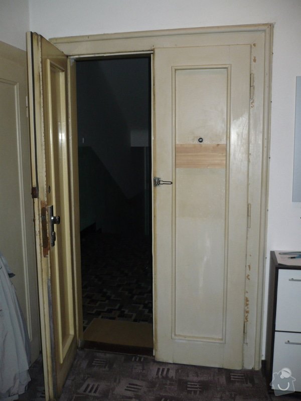 Renovace vchodových dveří do bytu.: P1060585