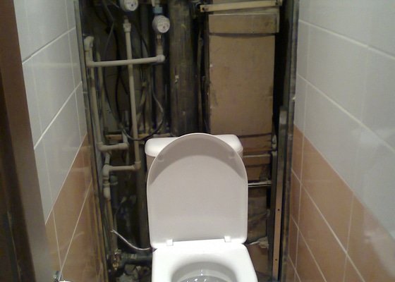 Zakrytí prostoru stoupaček za WC sadrokartonovou deskou + obklad, revize odpadu - sprchový kout