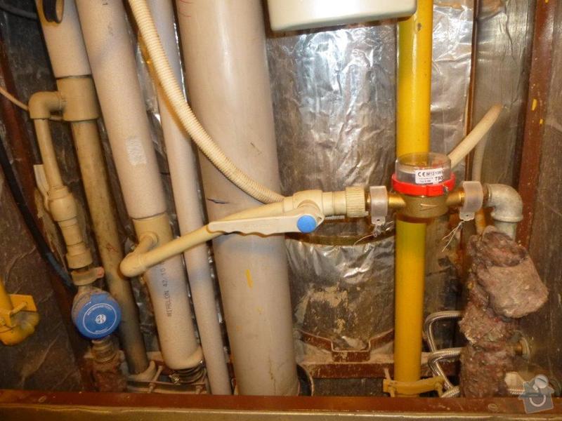 Výměna kovového ležatého rozvodu vody v panelovém bytě. : P1060135