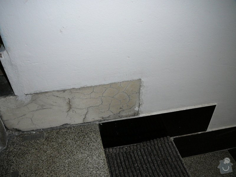 Oprava dlažby kolem schodů na chodbě v bytovém domě: P1080979