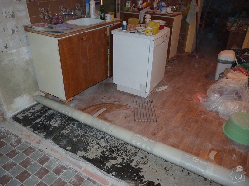 Rekonstrukci a vyrovnání betonové podlahy v kuchyni - přibližně 5,25 x 3,30 m: P1170678