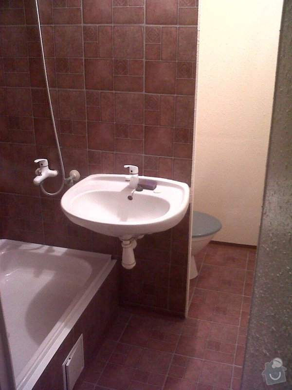 Obložení vanového koutu v umakartové koupelně: IMG00193-20111015-0746