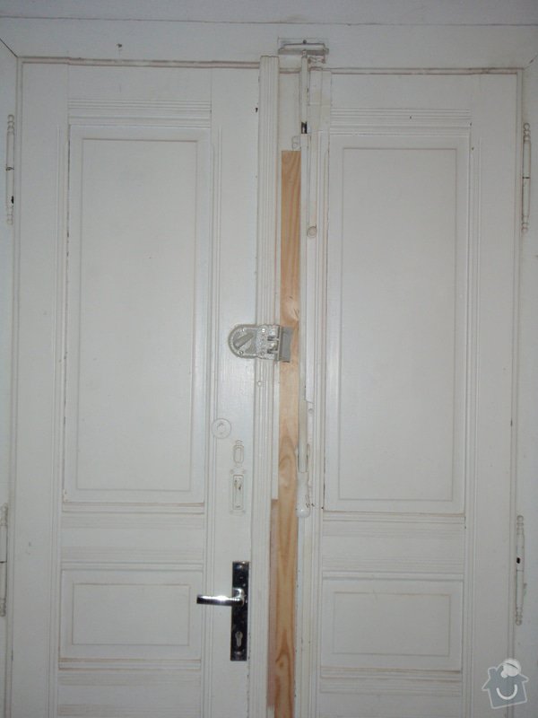 Renovace vstupních dvoukřídlých dveří: P1080125