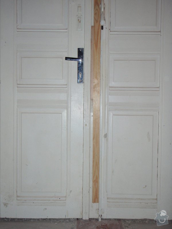 Renovace vstupních dvoukřídlých dveří: P1080126