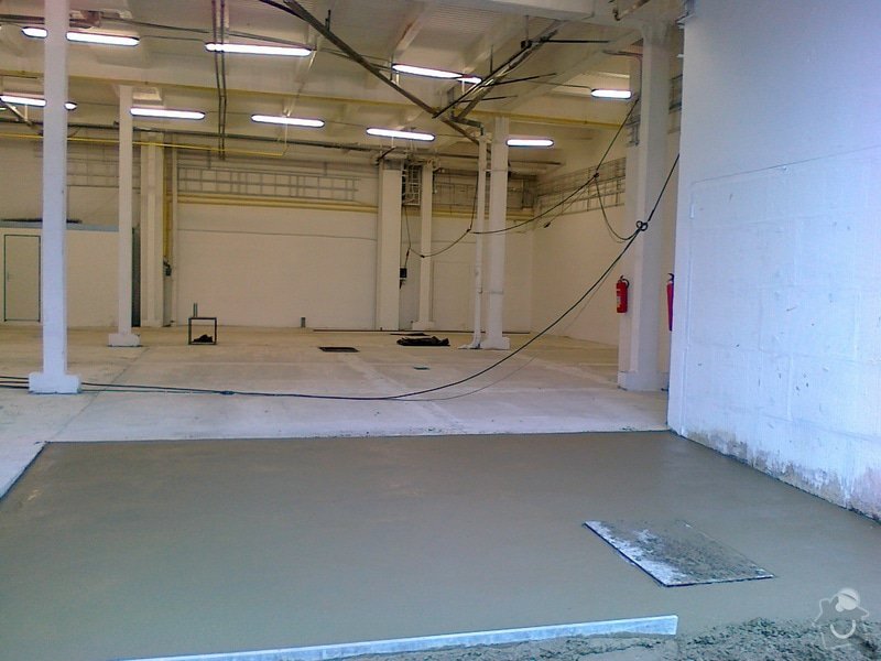 Betonáž podlahy v hale, panelové plochy: 120120151059