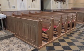 Výroba a montáž kostelních lavic