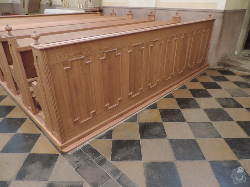 Výroba a montáž kostelních lavic: Nova_lavice_-zadni_panel