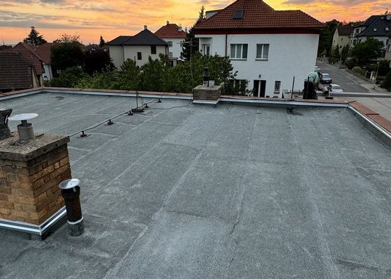 Pokládka asfaltových pásů na střechu
