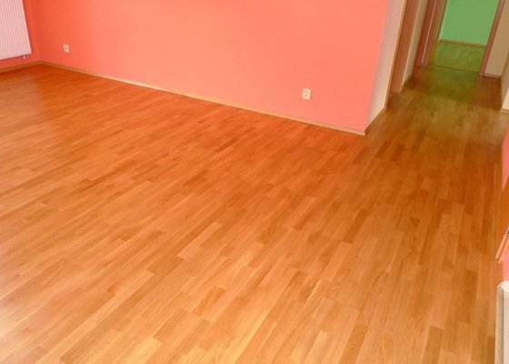Pokládka dřevěné podlahy Barlinek 94 m2.