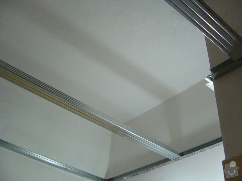 Snížení stropu v koupelně: DSC00095
