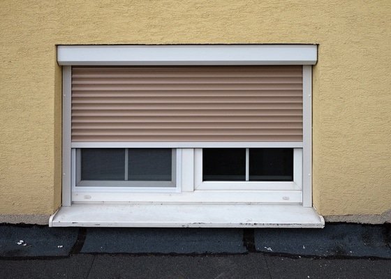 Předokenní rolety (3 okna, 1 dveře)