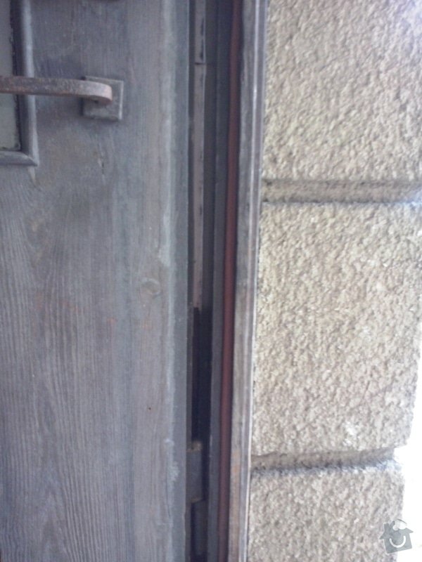 Repas dřevěných vchodových dveří: CAM00047