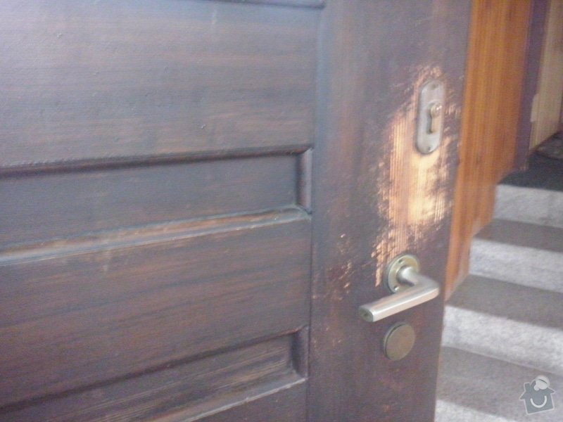 Repas dřevěných vchodových dveří: CAM00050