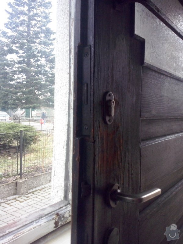 Repas dřevěných vchodových dveří: CAM00051