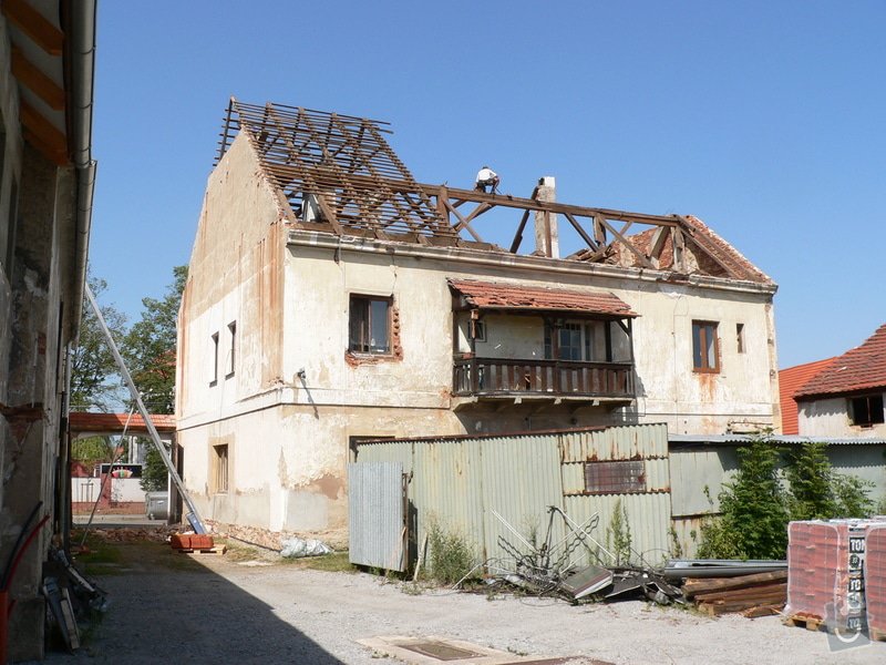 Rekonstrukce bytového domu: P1120471