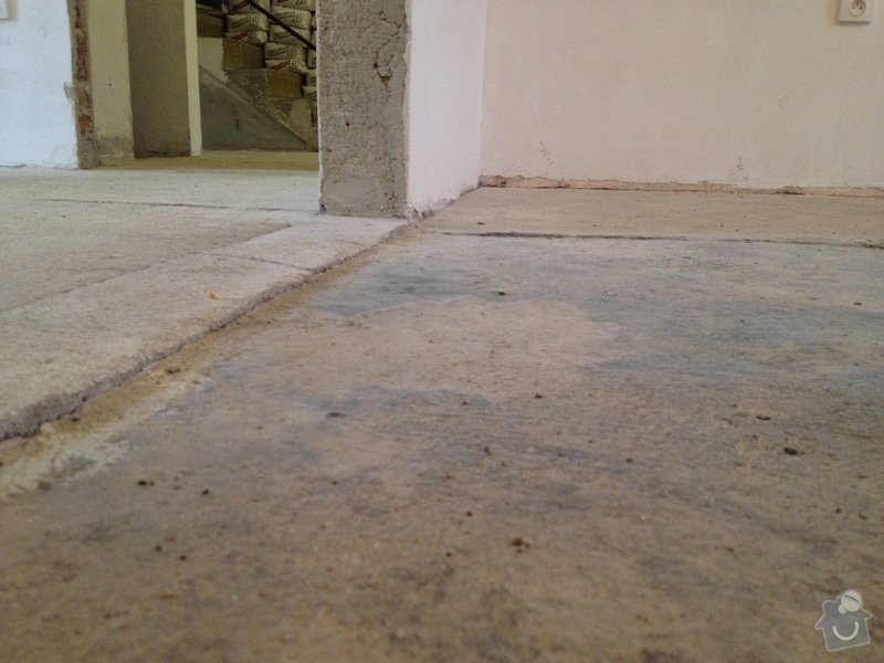 Úprava problematického betonu, vyrovnání podlahy, pokládka lepeného vinylu, obklad shodiště : IMG_3887