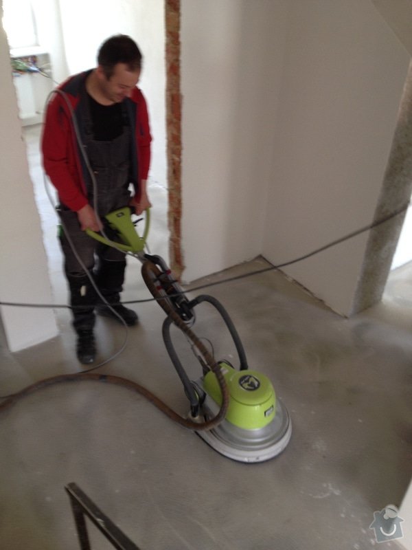 Úprava problematického betonu, vyrovnání podlahy, pokládka lepeného vinylu, obklad shodiště : IMG_3972