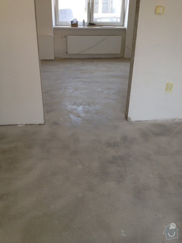 Úprava problematického betonu, vyrovnání podlahy, pokládka lepeného vinylu, obklad shodiště : IMG_3974