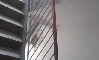 Renovace schodišťového zábradlí - stav před realizací