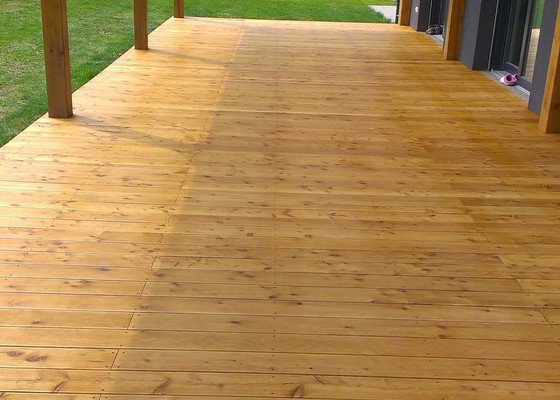 Výroba dřevěné terasy 50 m2
