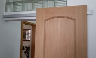 Dodávka a montáž podlah, dveří a zárubní