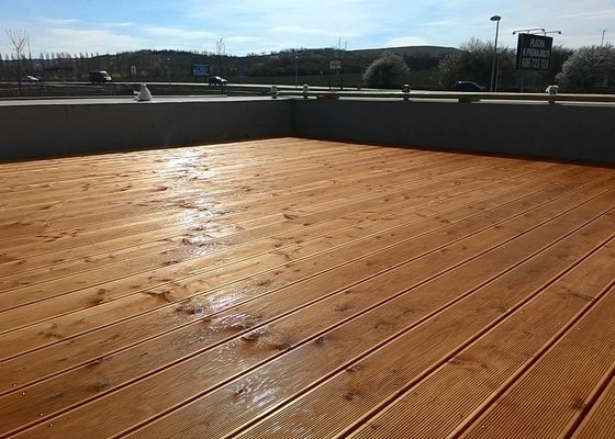 Stavba dřevěné terasy cca 30 m2