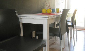 Dovybavení kuchyně a chodby nábytkem