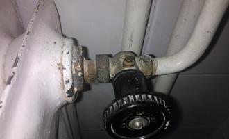 Výměna ventilů na radiátorech, výměna radiátoru v koupelně - stav před realizací