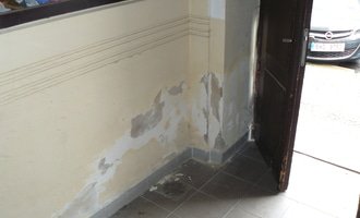 Malba a oprava vnitřních omítek ( galerie a chodba v byt.domě - SVJ )