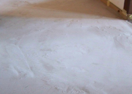 Srovnání betonové podlahy (podkladu pod PVC) 6 m2 v bytě