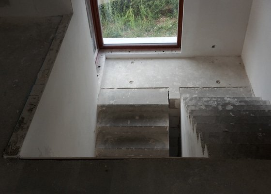 Truhlář - obklad schodiště