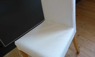 Čalounění 2 barových stoliček, 6 jídelních židlí - stav před realizací