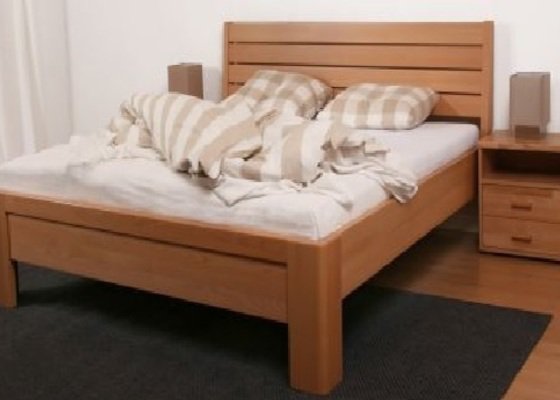 Dřevěný nábytek (postel a komoda) - stav před realizací