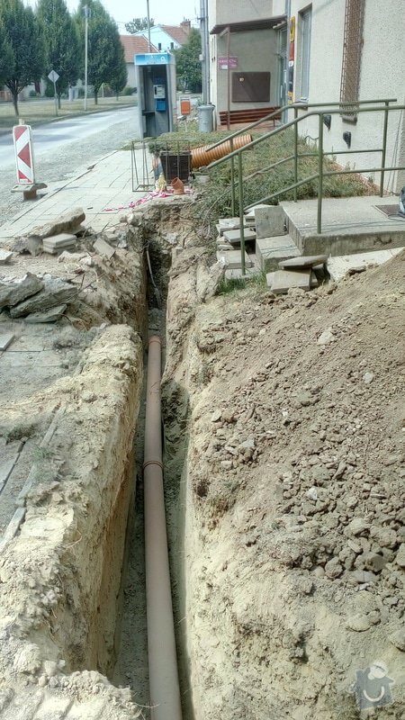 Stavba kanalizace v obci, přípojky k nemovitostem: IMG_20150811_120638