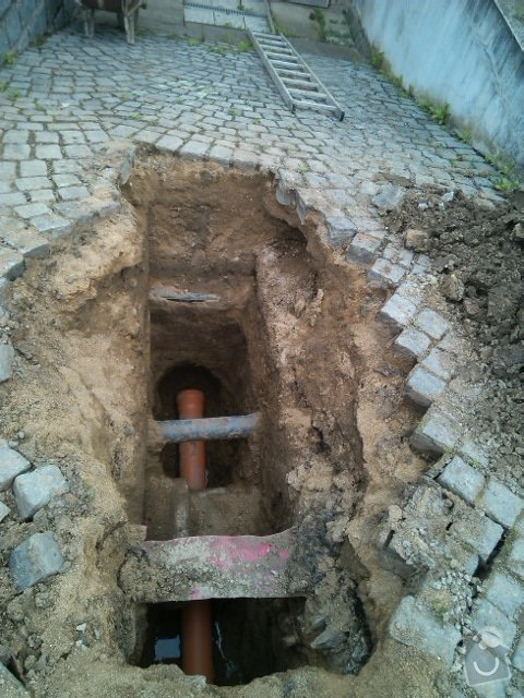 Stavba kanalizace v obci, přípojky k nemovitostem: IMG_20150528_073816