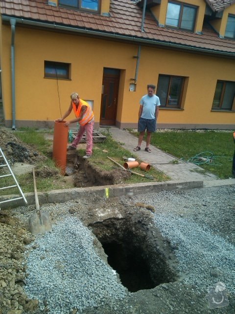 Stavba kanalizace v obci, přípojky k nemovitostem: IMG_20150625_134247