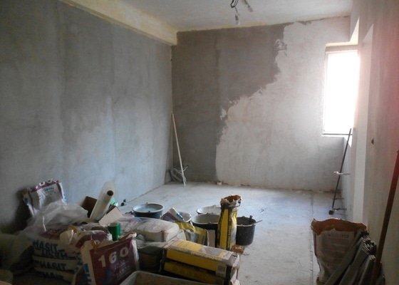 Štukování zdí a oprava stropu