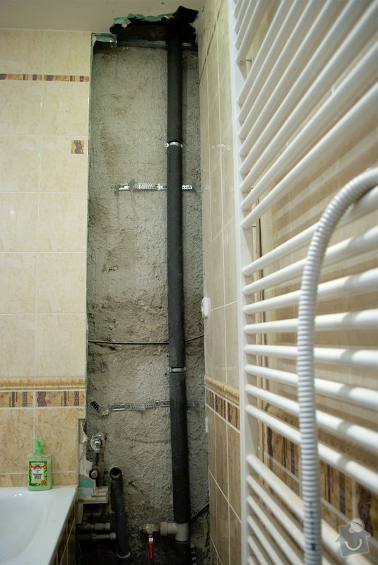Oprava koupelny po rekonstrukci rozvodů a po osazení okna: koupelna01