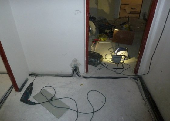 Kompletní rekonstrukce elektrických rozvodů v panelovém bytě 4+1