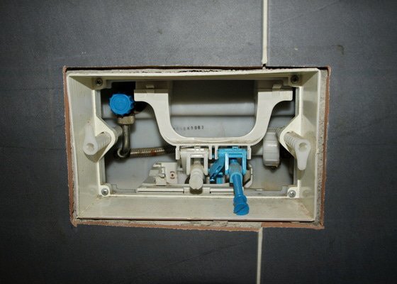 Oprava splachování WC Geberit, vestavěné ve zdi